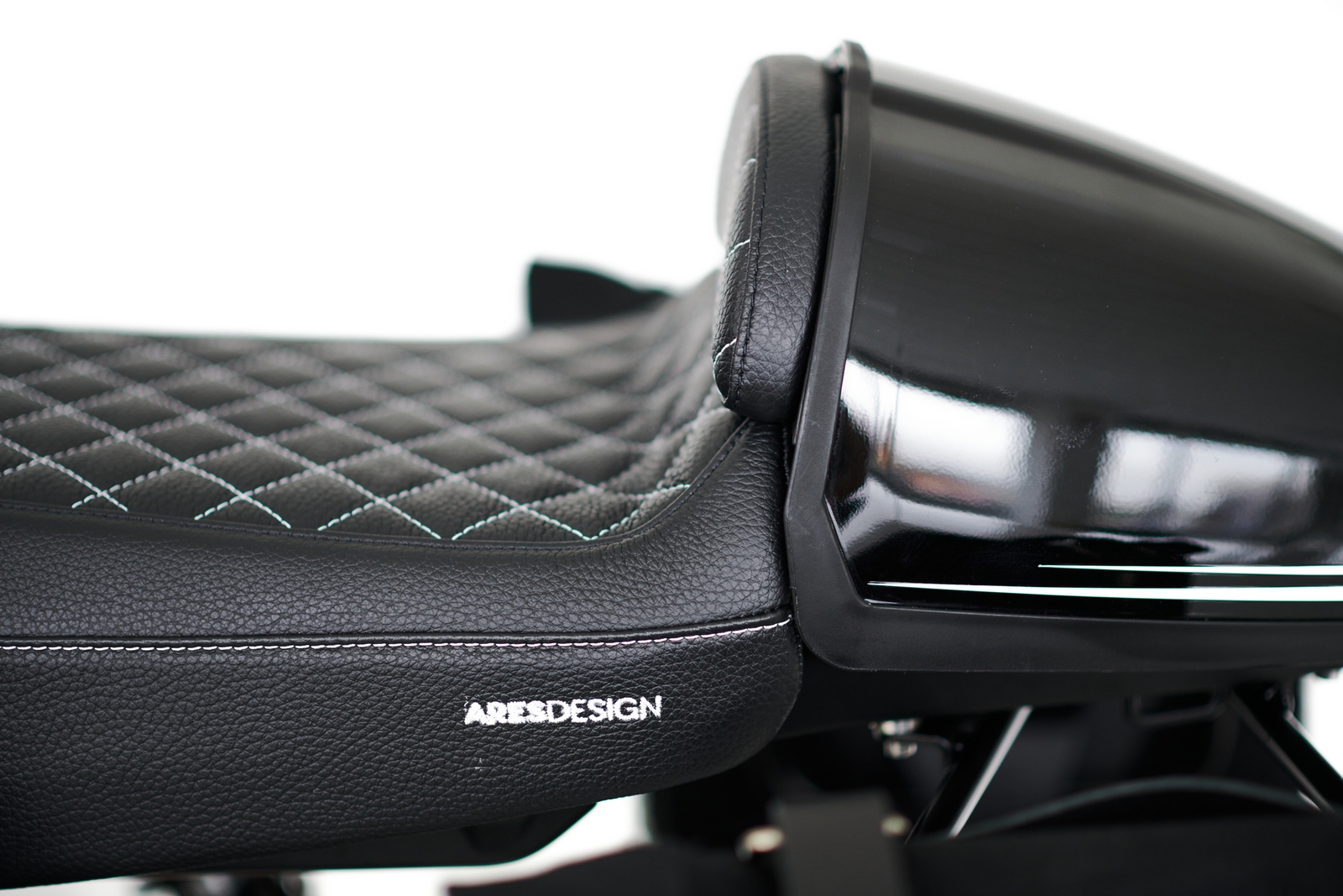 ARES Modena - #ARESTorque - ARES Café Racer, una nuova creazione a due ...