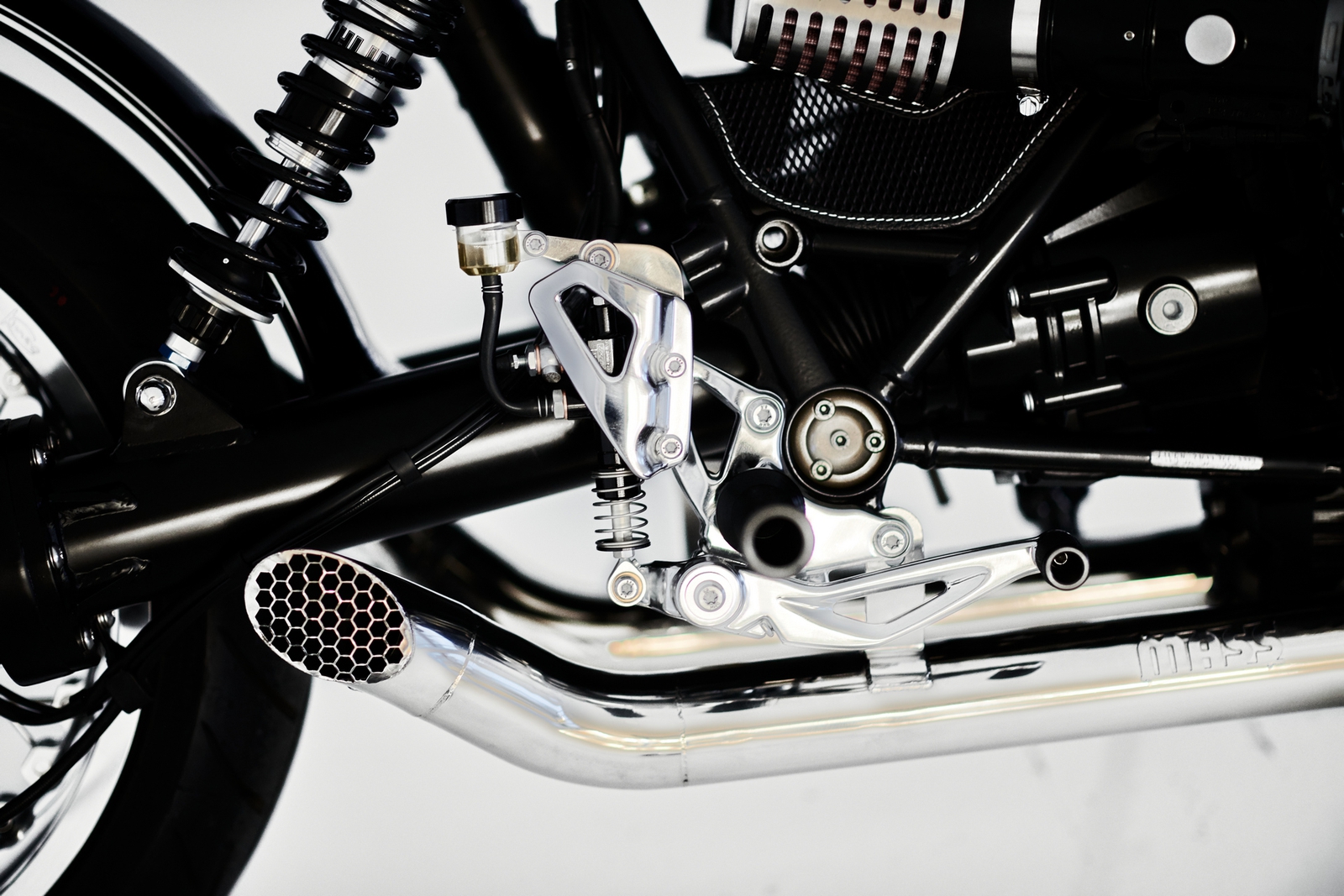 ARES Modena - #ARESTorque - ARES Café Racer, una nuova creazione a due ...