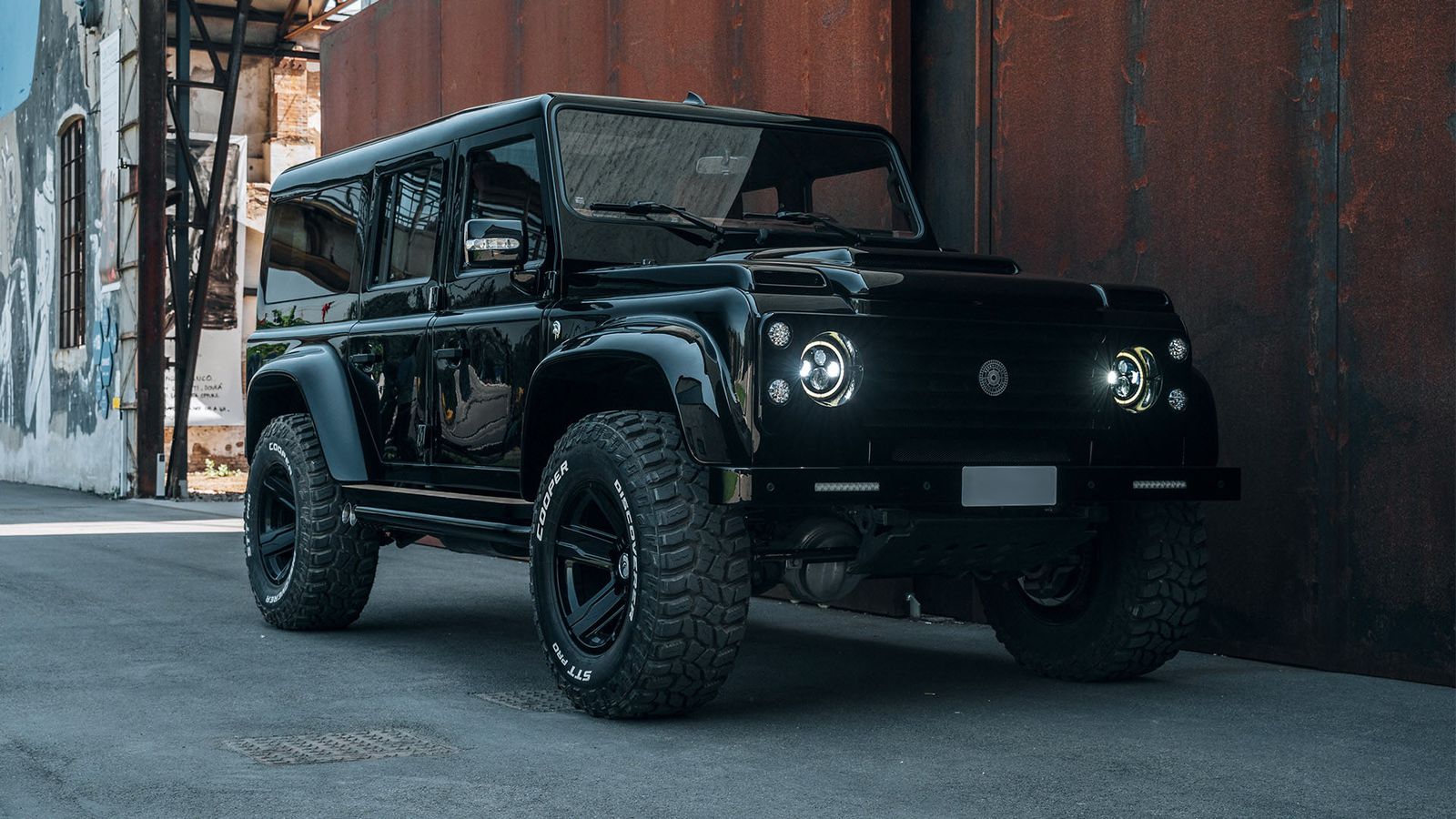 ARES Land Rover Defender V8
