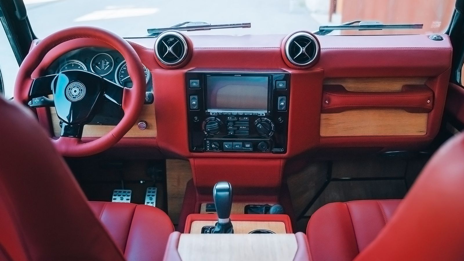 ARES Modena Land Rover Defender V8