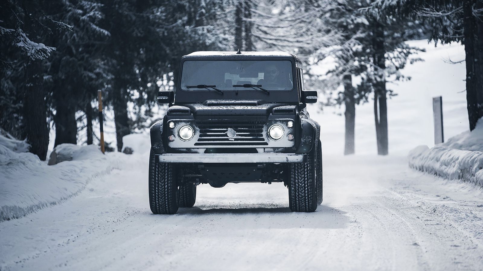 ARES Modena Land Rover Defender V8