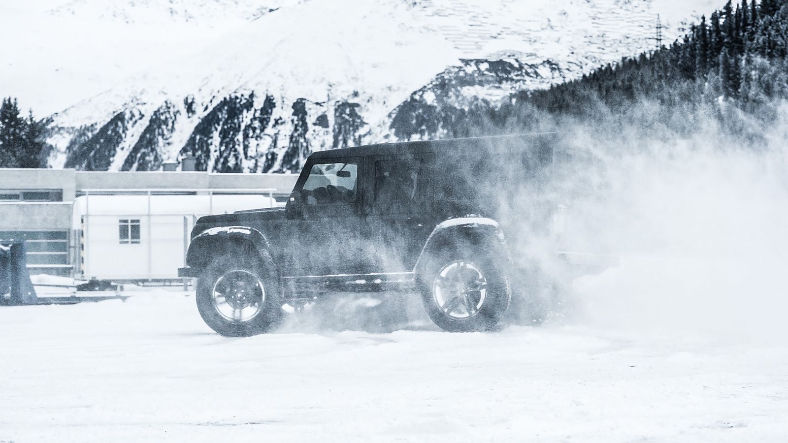 ARES Modena Land Rover Defender V8