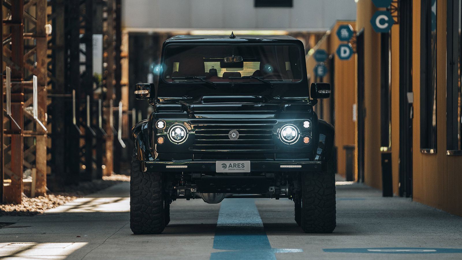 ARES Modena Land Rover Defender V8