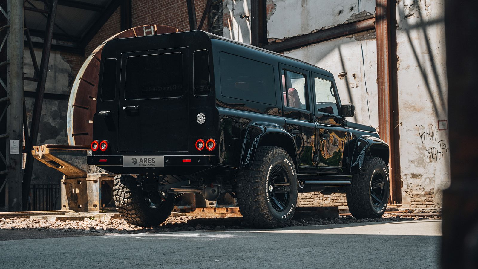 ARES Modena Land Rover Defender V8